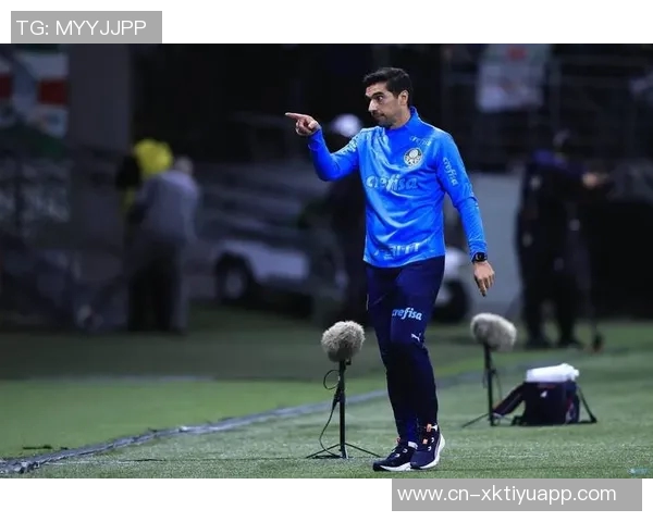 基多主帅坦言帕尔梅拉斯球场如同学校操场球队在对抗中遭遇全面压制 基多主帅坦言帕尔梅拉斯球场如同学校操场球队在对抗中遭遇全面压制