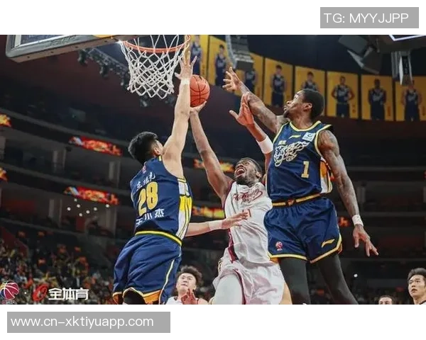 刘泽一表现亮眼尽管罚球不佳依然贡献13分6板4助攻2盖帽助力球队奋战 刘泽一表现亮眼尽管罚球不佳依然贡献13分6板4助攻2盖帽助力球队奋战