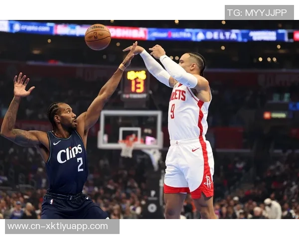 快船末节大胆尝试小卡搭配四替补阵容引发热议 快船末节大胆尝试小卡搭配四替补阵容引发热议