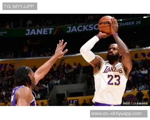 逆境中詹姆斯独揽36分队友失常卡佩拉拼尽全力保住最后尊严